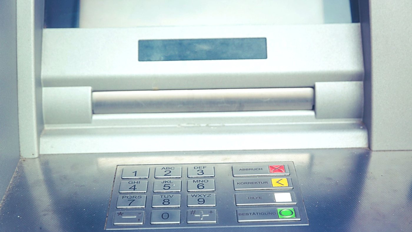 Geld abheben am Automaten: so machst du es richtig